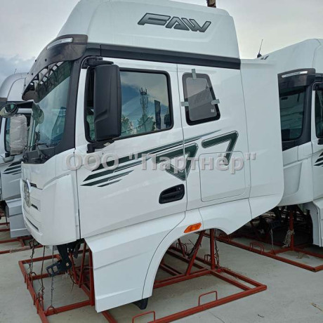 Кабина в сборе FAW J7 Белая Тягач